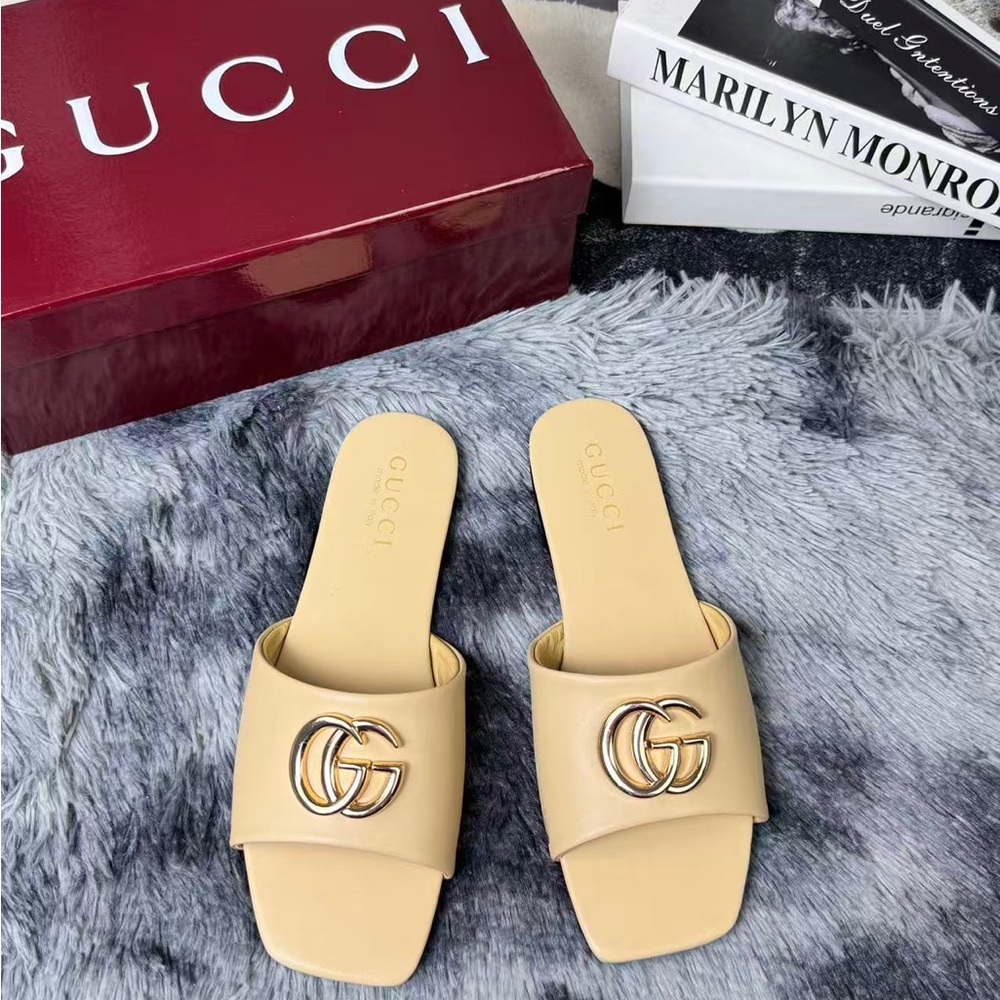 Gucci Interlocking G Cream Leather Slide Sandals - Picture 2 of 4
